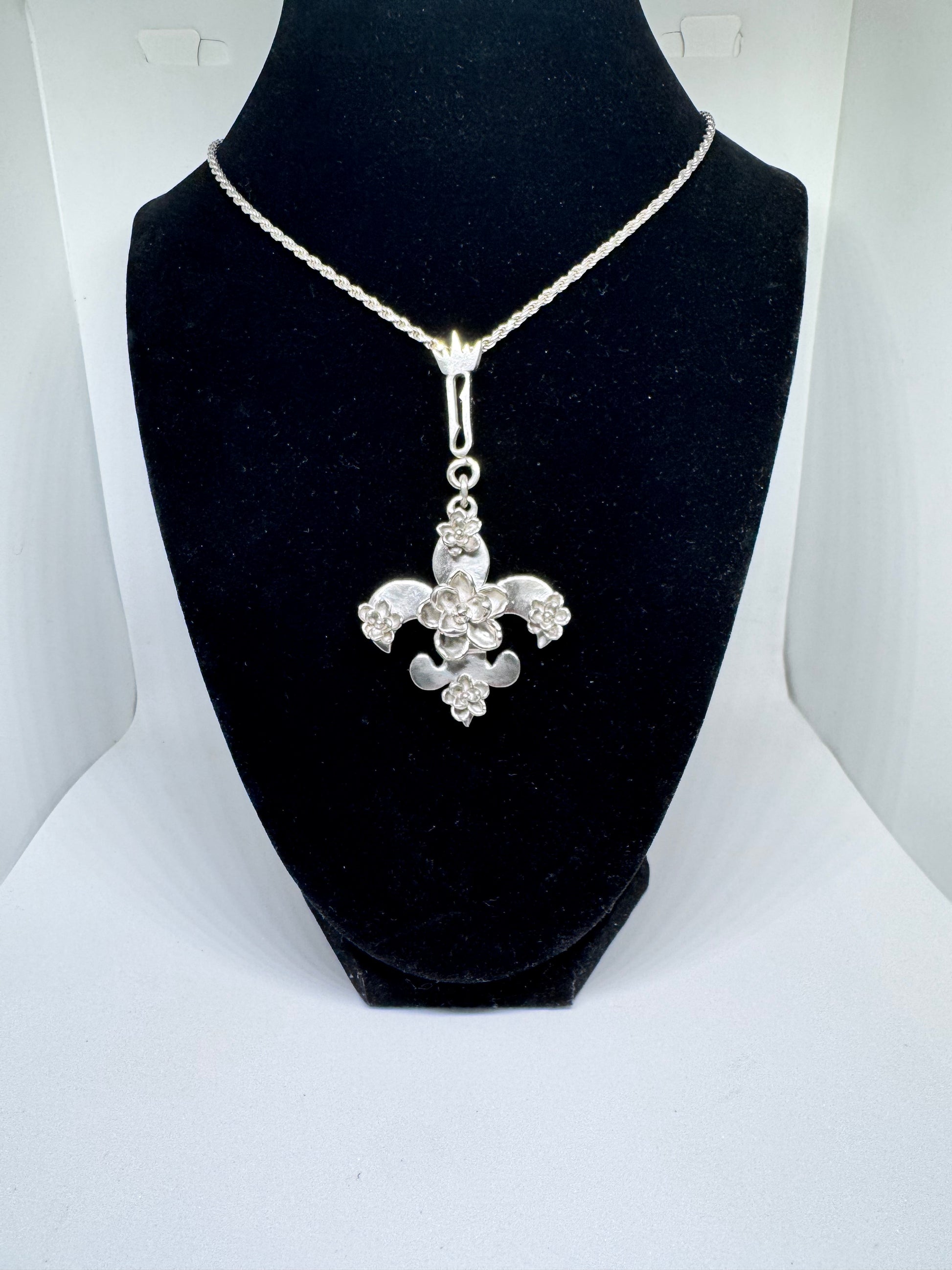 Fleur de lis x Magnolia Bouquet