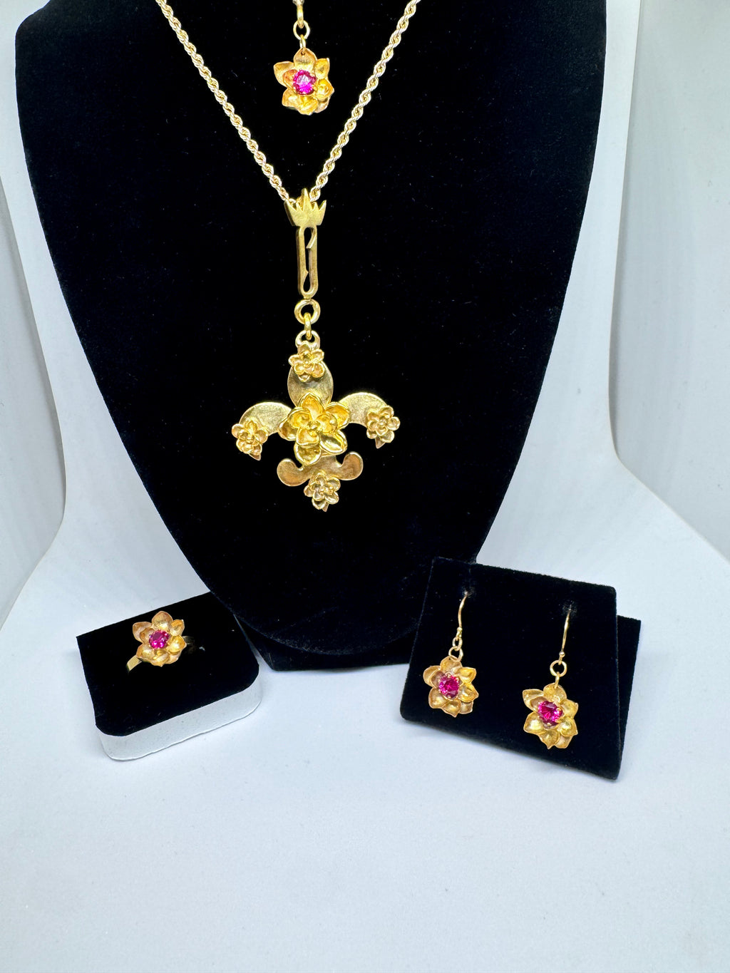 Magnolia flower pendant - Fly Tees LLC